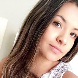 Meet your Posher, Camila